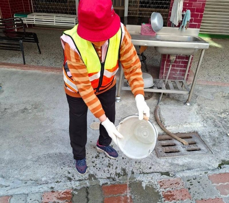 清除積水容器